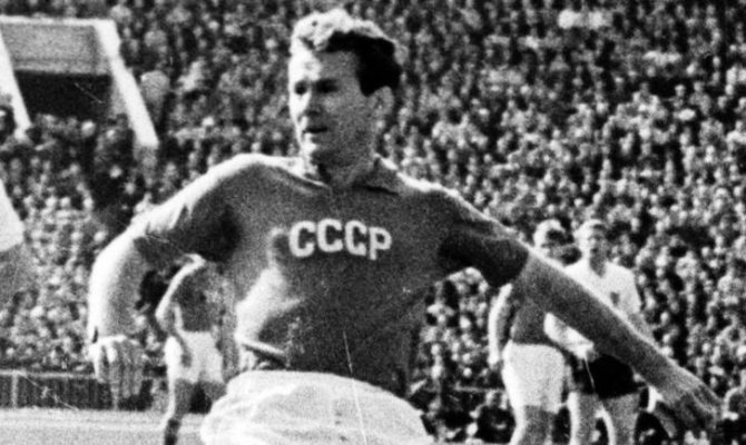 Скончался заслуженный мастер спорта Анатолий Ильин ушел из жизни один из великих стариков на которых держался высокий авторитет отечественного футбола.