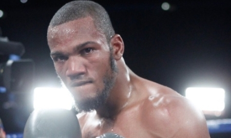 Официальный претендент на титул чемпиона мира WBC в первом среднем весе (до 699 кг) американец Джулиан <span class=error>Уильямс</span> (22−0−1 14 КО) изъявил желание сразиться с обладателем мирового титула в средней категории (до 726 кг) мексиканцем <span class=error>Саулем</span> Альваресом (47−1−1 33 КО). <span class=error>Уильямс</span> предположил что на данный момент <span class=error>Сауль</span> не собирается драться с Геннадием <span class=error>Головкиным</span> и предложил ему свою кандидатуру для боя в промежуточном весе.