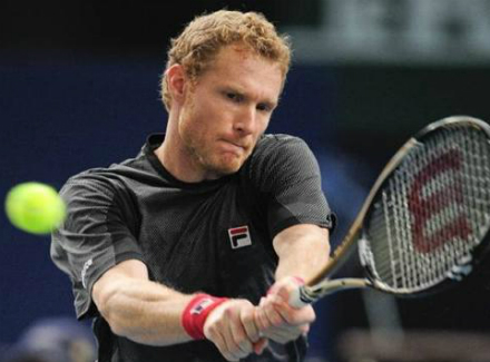 Россиянин Дмитрий <span class=error>Турсунов</span> занимающий 480-ю строчку рейтинга ATP не смог пробиться во второй круг Открытого чемпионата Франции проиграв испанцу <span class=error>Роберто</span> <nobr>Баутиста-Агуту</nobr> со счётом 3/6 3/6 1/6.