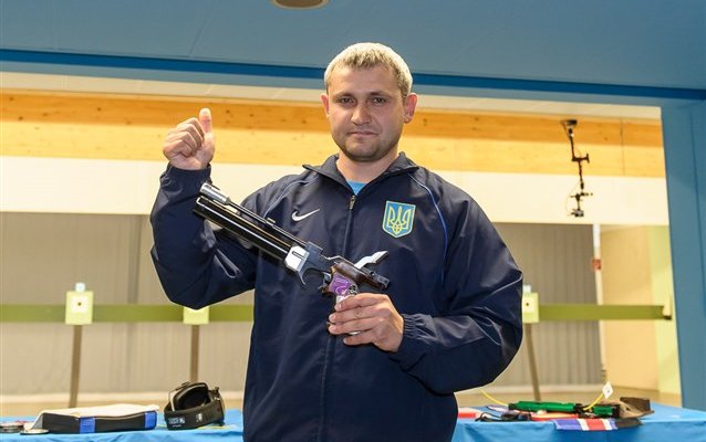 В Мюнхене (Германия) завершились соревнования этапа Кубка мира по стрельбе из пневматического пистолета с расстояния 10 метров где победу праздновал украинец Олег <span class=error>Омельчук</span>.