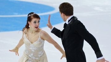 Учитывая непростую ситуацию с допингом в российской легкой атлетике более неудачного момента для того чтобы обнаружить запрещенный препарат у чемпионки Олимпийских игр по фигурному катанию в командных соревнованиях Екатерины Бобровой придумать нельзя заявил агентству Р-Спорт тренер спортсменки Александр <span class=error>Жулин</span>.