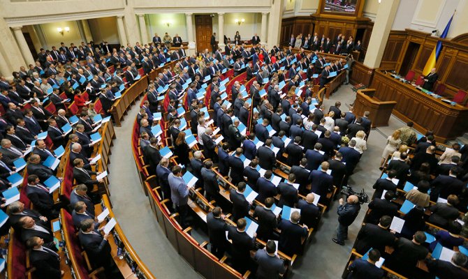 Группа депутатов Верховной рады Украины зарегистрировала во вторник проект постановления которым предлагается обратиться к исполкому ФИФА с просьбой лишить Россию права принимать чемпионат мира по футболу в 2018 году заявил <span class=error>замглавы</span> от фракции Блока Петра <span class=error>Порошенко</span> Алексей <span class=error>Гончаренко</span>.