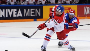 Хоккеистам сборной России в матче чемпионата мира с командой Чехии не хватило в завершении атак заявил форвард национальной команды Евгений <span class=error>Дадонов</span>.