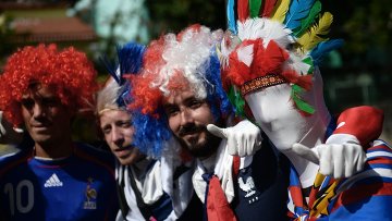 Федерация футбола Франции (FFF) приняла решение не продавать билеты на товарищеский матч сборных Франции и России в день игры из соображений безопасности сообщается на официальном сайте <span class=error>РФС</span>.