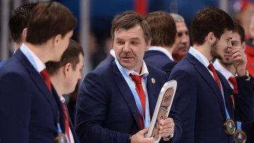 Главный тренер сборной России по хоккею Олег <span class=error>Знарок</span> заявил что пока не готов говорить о возможном совмещении постов в национальной команде и клубе.