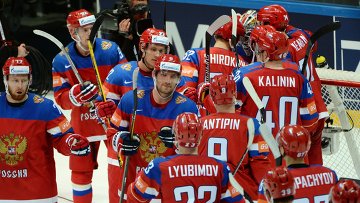 Оценивать игру сборной России по хоккею на домашнем чемпионате мира можно только после матча с командой Швеции заявил агентству Р-Спорт трехкратный олимпийский чемпион Виталий <span class=error>Давыдов</span>.