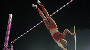Олимпийская чемпионка Лондона-2012 американка Дженнифер Сур установила новый мировой рекорд в прыжках с шестом в закрытых помещениях сообщается в <nobr>пресс-релизе </nobr>Международной ассоциации легкоатлетических федераций (<span class=error>IAAF</span>).