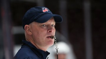 Сборная России по хоккею на домашнем чемпионате мира будет сильна прежде всего характером и наличием опытных хоккеистов заявил Р-Спорт главный тренер сборной США Джон <span class=error>Хайнс</span>.