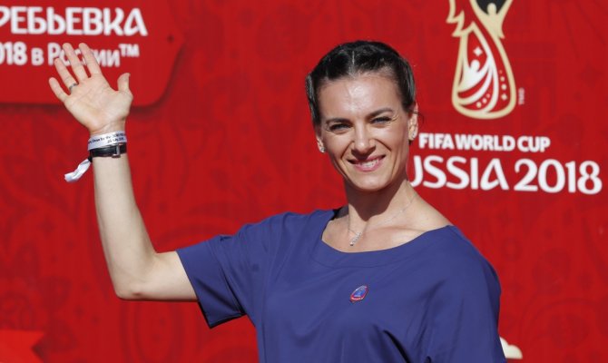 Член Международного олимпийского комитета двукратная олимпийская чемпионка в прыжках с шестом Елена Исинбаева приняла решение не лететь в Лиму (Перу) на сессию МОК в связи с беременностью сообщает Inside the Games.