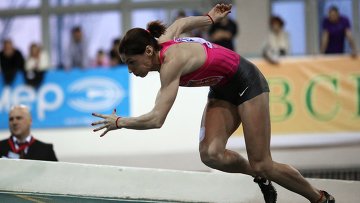 Никита Поляков и Антонина <span class=error>Кривошапка</span> одержали победы в беге на 400 метров на легкоатлетических соревнованиях Русская зима которые проходят в Москве.