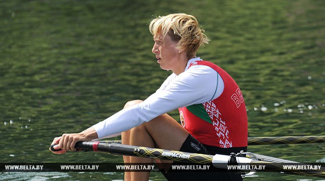 В финал Екатерина <span class=error>Карстен</span> вышла со вторым временем (7 мин. 41890 сек.) в своем заезде уступив лишь датчанке <span class=error>Фие</span> <span class=error>Удбю</span> <span class=error>Эриксен</span> (7 мин. 37090 сек.). Решающий старт состоится сегодня и начнется в 17.00. Для получения лицензии на Олимпиаду белоруске необходимо оказаться в числе четырех лучших спортсменок.