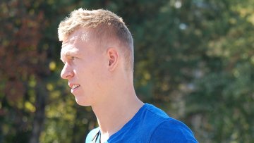 Действующий чемпион России по волейболу среди мужских команд казанский Зенит подписал контракт с диагональным новосибирского Локомотива Денисом <span class=error>Земченком</span> сообщает официальный сайт клуба из столицы <span class=error>Татарстана</span>.