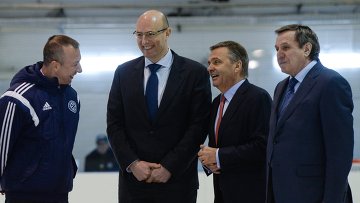 Президент Международной федерации хоккея (<span class=error>IIHF</span>) <span class=error>Рене</span> <span class=error>Фазель</span> обещал Континентальной хоккейной лиге помочь разобраться в противостоянии клуба <span class=error>Краунс</span> и Шведской ассоциации хоккея заявил президент лиги Дмитрий <span class=error>Чернышенко</span>.