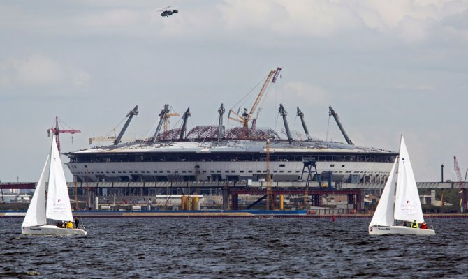 Строительство стадиона Зенит Арена в Санкт-Петербурге.