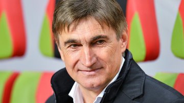 Контракт главного тренера Валерия Чалого с Рубином заканчивается футбольный клуб благодарит специалиста за работу обсуждение его перспектив в команде будет через несколько дней заявил генеральный директор казанского клуба <span class=error>Ильгиз</span> <span class=error>Фахриев</span>.