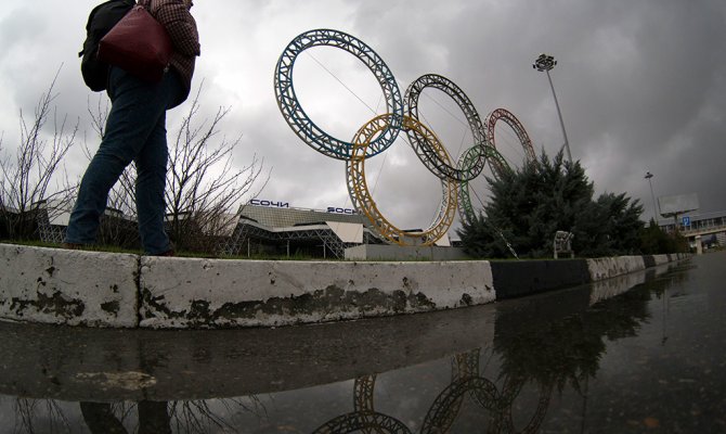 Американский телеканал CBS <span class=error>News</span> выпустил фильм о допинге в российском спорте. По информации журналистов спортсмены сборной России могли употреблять допинг на домашних Олимпийских играх в Сочи.