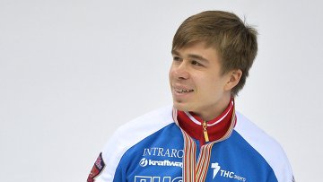 Абсолютный чемпион Европы 2016 года по <nobr>шорт-треку </nobr>Семен Елистратов заявил агентству Р-Спорт что установленный им рекорд мира на дистанции 1000 метров принес эмоции как после завоевания медали Олимпийских игр.