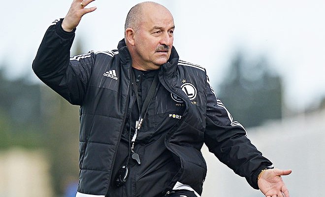 Станислав Черчесов проводит главную неделю в карьере. Он выиграл Кубок Польши а теперь может сделать ключевой шаг к победе в чемпионате.