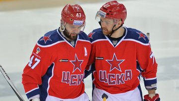 Нападающий московского ЦСКА Александр <span class=error>Радулов</span> перед началом серии <nobr>плей-офф </nobr><span class=error>КХЛ</span> с петербургским <span class=error>СКА</span> тренируется в одном звене с <span class=error>Симоном</span> Хьяльмарссоном и <span class=error>Стефаном</span> Да <span class=error>Костой</span>.
