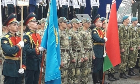 На 40-й военной базе Отар прошла торжественная церемония открытия Армейских международных игр <span class=error>АрМИ</span>-2017 которые в этом году собрали порядка 400 военнослужащих из 18 стран мира сообщает корреспондент BNews.kz.