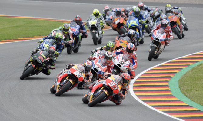 <span class=error>Андреа</span> Довициозо стал победителем гонки MotoGP <nobr>Гран-при </nobr>Австрии второе место занял действующий чемпион мира и лидер общего зачёта Марк <span class=error>Маркес</span> тройку лидеров замкнул Дани <span class=error>Педроса</span>.