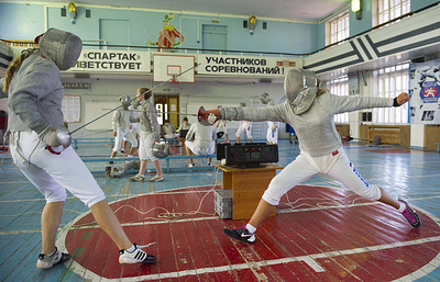 Новосибирские фехтовальщицы Юлия Гаврилова и Любовь Шутова принесли России золото и бронзу на Олимпиаде в <nobr>Рио-де-Жанейро.</nobr> Репортаж ТАСС — о школе где их научили фехтовать и… кричать.