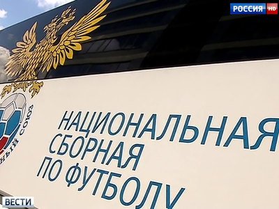 Футболисты сборной России под руководством главного тренера Леонида <span class=error>Слуцкого</span> приступили к тренировкам в рамках подготовки к чемпионату Европы-2016.