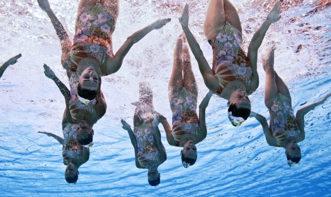 Сборная России по синхронному плаванию одержала восемь побед на чемпионате Европы по водным видам спорта в Лондоне представив на суд публики и жюри новые олимпийские программы.