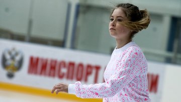 Олимпийская чемпионка в командных соревнованиях по фигурному катанию 2014 года Юлия <span class=error>Липницкая</span> возобновит тренировочную работу в Сочи 13 июня в конце мая она и другие спортсмены группы получат отпуск заявил агентству Р-Спорт тренер спортсменки Алексей <span class=error>Урманов</span>.