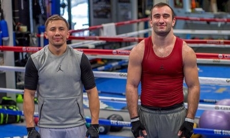 Журналист Boxingnewsresults.com Мануэль <span class=error>Перес</span> попробовал разобраться почему чемпион мира в среднем весе по версиям WBA/WBC/IBO/IBF Геннадий <span class=error>Головкин</span> за несколько недель до боя с <span class=error>Саулем</span> Альваресом выглядит слишком габаритным сообщает Sports.kz.