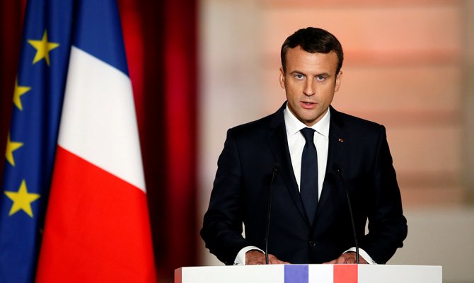 Президент Франции <span class=error>Эммануэль</span> <span class=error>Макрон</span> выразил признательность Международному олимпийскому комитету (МОК) за решение о проведении летних Олимпийских игр 2024 года в Париже говорится в коммюнике Елисейского дворца.