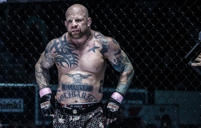 Ранее Монсон заявил порталу Bloody elbow что был обманут промоутерами поединка которые должны были организовать развлекательный бой с россиянином <nobr>из-за </nobr>проблем Монсона со здоровьем.