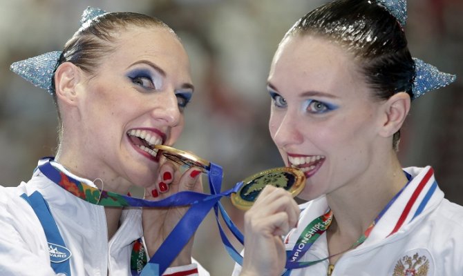 Синхронистки Ищенко и Ромашина завоевали золото чемпионата Европы в произвольной программе - Фото