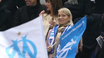 Владелица футбольного клуба Марсель одна из богатейших женщин Европы 53-летняя Маргарита <nobr>Луи-Дрейфус </nobr>родила двух <nobr>дочерей-близняшек</nobr> сообщает blick.ch.