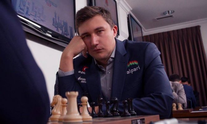 Все пять партий третьего тура шахматного турнира в американском <nobr>Сент-Луисе</nobr> завершились вничью. Чемпион мира <span class=error>Магнус</span> <span class=error>Карлсен</span> продолжает удерживать лидерство вместе с <span class=error>Фабиано</span> <span class=error>Каруаной</span> и Максимом <nobr>Вашье-Лагравом</nobr> а лучшим среди россиян остается Сергей <span class=error>Карякин</span> отставая от занимающего первое место трио на <nobr>пол-очка.</nobr>