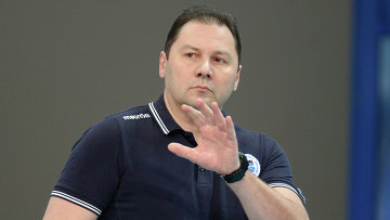 Главный тренер казанского Динамо <span class=error>Ришат</span> Гилязутдинов продлил контракт с клубом и продолжит работу с командой в сезоне-2016/17 сообщается на сайте женского волейбольного клуба.