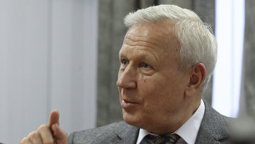 Почетный президент Российского футбольного союза (<span class=error>РФС</span>) Вячеслав Колосков заявил агентству Р-Спорт что он возмущен решением Спортивного арбитражного суда (CAS) в Лозанне лишь сократить а не отменить срок отстранения от футбола президента <span class=error>УЕФА</span> <span class=error>Мишеля</span> <span class=error>Платини</span>.
