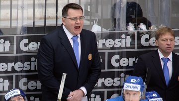 Главный тренер сборной Казахстана Андрей Назаров заявил что будет требовать от своих хоккеистов победы над командой России в матче группового этапа чемпионата мира который проходит в Москве и <nobr>Санкт-Петербурге.</nobr>