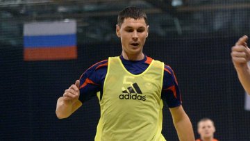 Не стоит утверждать что победа сборной России над командой Азербайджана в четвертьфинале чемпионата Европы по <nobr>мини-футболу </nobr>была достигнута на классе заявил игрок российской сборной Сергей Сергеев.
