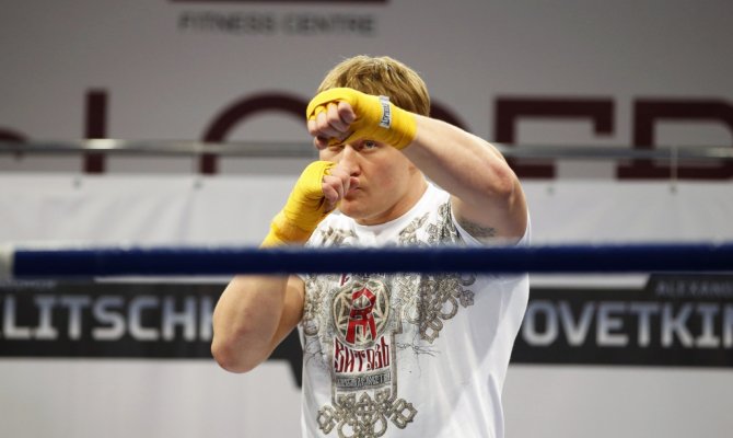 В минувшие выходные российский <span class=error>супертяжеловес</span> Александр <span class=error>Поветкин</span> вместе с личным тренером <span class=error>Иваном</span> <span class=error>Кирпой</span> провели <nobr>мастер-класс</nobr> для юных боксёров в рамках дня открытых дверей в спорткомплексе Олимпийской деревни — 80.