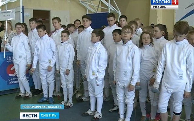 Это первый подобный комплекс в городе. Здесь и специальный спортивный зал и бассейн и трибуны.