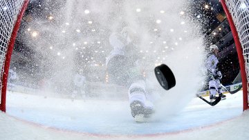 Первые два чемпиона — победители дивизионов в возрастной категории от 18-ти и старше — определились на Всероссийском фестивале среди любительских команд Ночной хоккейной лиги финал которого проходит в Сочи.