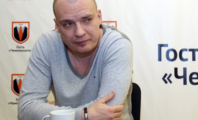 О первом сезоне в КХЛ учителе Белоусове мотивации игроков разногласиях с Плющевым и Гамалеем — в интервью с Андреем Разиным.