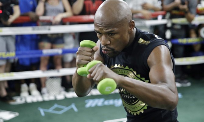 <em>ТАСС 24 августа. </em>Всемирный боксерский совет (WBC) подготовил специальный пояс для победителя поединка между американским боксером <span class=error>Флойдом</span> <nobr>Мэйуэзером-младшим</nobr> и ирландским бойцом смешанного стиля (<span class=error>ММА</span>) <span class=error>Конором</span> Макгрегором.