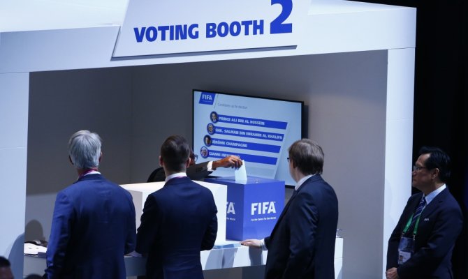 Президент ФИФА не был избран по итогам первого тура выборов - Фото