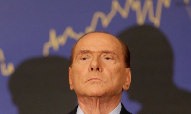 Президент Милана <span class=error>Сильвио</span> Берлускони сообщил что хочет остаться на своем посту. По слухам чиновник ведет переговоры с китайскими бизнесменами о продажи клуба.