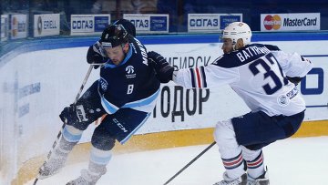 Хоккейный клуб Автомобилист подписал контракты с нападающим Дмитрием <span class=error>Моней</span> и защитником Станиславом <span class=error>Калашниковым</span> сообщается на официальном сайте команды из Екатеринбурга.