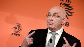 Глава Королевского футбольного союза Нидерландов (<span class=error>KNVB</span>) <span class=error>Михаэль</span> ван <span class=error>Праг</span> официально подтвердил что выставит свою кандидатуру на выборах президента Союза европейских футбольных ассоциаций (<span class=error>УЕФА</span>) об этом сообщается на официальном сайте <span class=error>KNVB</span>.