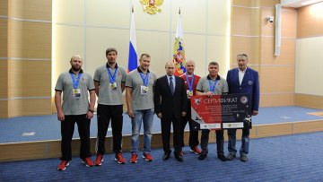 Финал пятого Всероссийского фестиваля Ночной хоккейной лиги завершился в Сочи; соревнования проходили в течение 12 дней в ледовой дворце Большой.