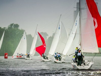 На территории столичного Royal Yacht <span class=error>Club</span> стартовал второй этап Национальной парусной лиги. Все участники регаты имели возможность потренироваться на яхтах Beneteau Platu 25 и познакомиться с особенностями акватории в районе Водного стадиона.